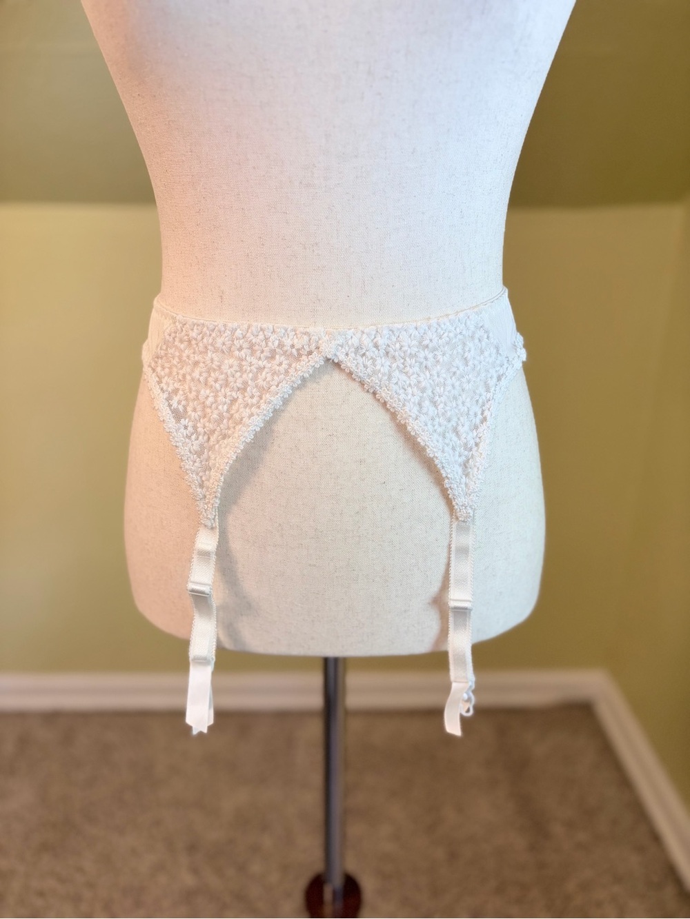 Vintage Boho Bridal Lace White Maidenform Crochet Style Garter Belt